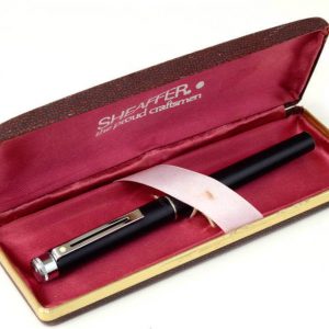 vintage-sheaffer-targa-1002-black-barrel-fountain-pen-inlaid-steel-F-nib-USA-made