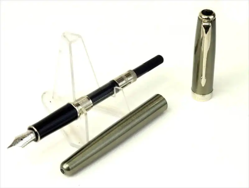 parker sonnet metallic grey fountain pen with 18K solid gold rhodium M nib - Near NOS - Image 2