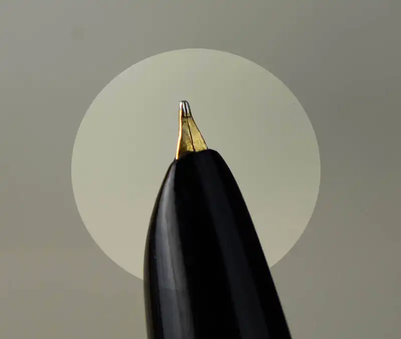 Parker 17 deluxe fountain pen with 14C solid gold M nib - used