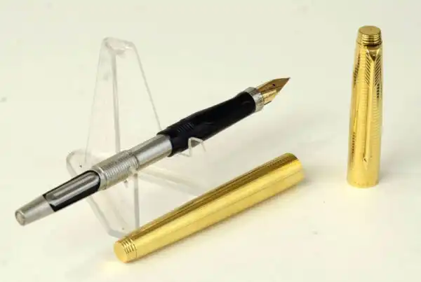 Vintage parker 75 insignia gold filled fountain pen with 14K solid gold M nib - Clean - Image 2