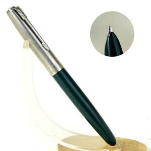 Vintage parker 21 fountain pen green barrel with steel M nib - Used