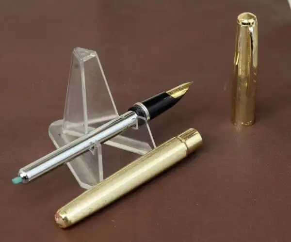 Vintage pilot super family golden fountain pen with 23K gold plated F nib - clean - Image 2