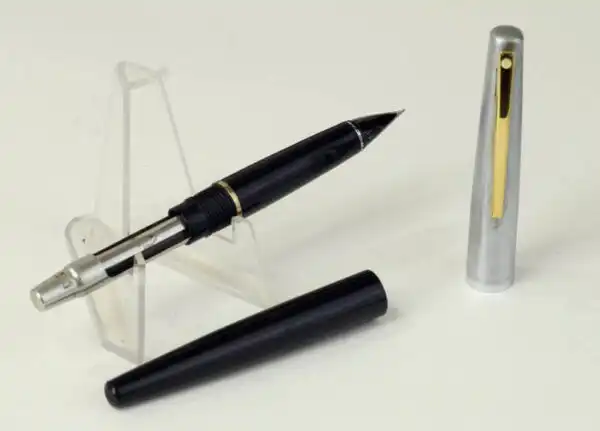 Vintage sheaffer stylist 203 fountain pen  with reversible M nib - Used - Image 2