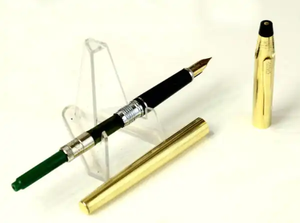 cross classic century fountain pen - gold filled barrel and 23K gold plated M nib - Clean - Image 2