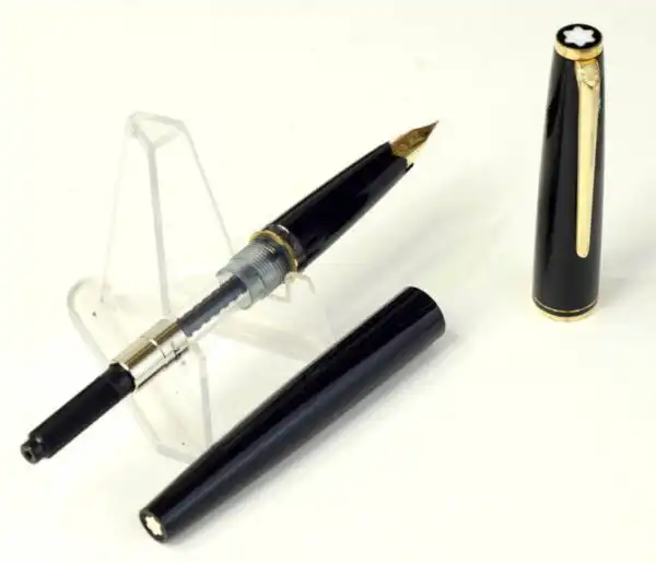 Vintage Montblanc 221 black fountain pen 14K gold F nib - Used - Image 2