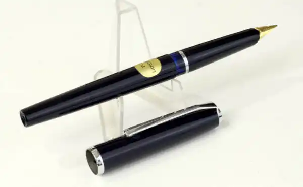 Vintage Pelikan MK10 piston filler fountain pen with 14K gold M nib - Super mint - Image 2