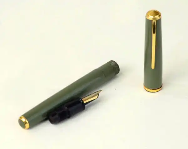 Pilot Vintage  Eyedropper pilot 4 pocket fountain pen -  gold plated  F nib - clean working - Image 2