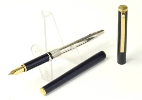 Vintage sheaffer TRZ 70 slim fountain pen  with 22K gold plated M nib - Clean - Image 2