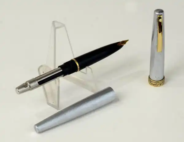 Vintage Lady sheaffer 620XG  fountain pen with 14K solid gold F nib  - Clean - Image 2