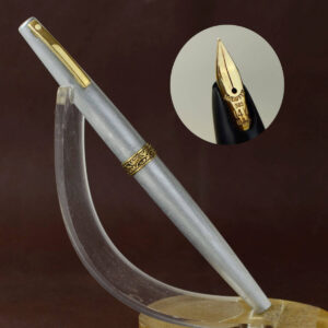 Vintage Lady sheaffer 620XG  fountain pen with 14K solid gold F nib  - Clean