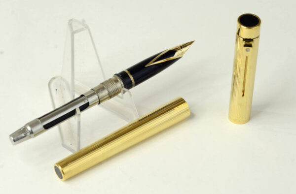 Vintage sheaffer targa 1005 fountain pen  with 14K solid gold Medium nib - Mint - Image 2