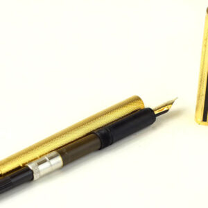 dunhill-golden–barrel-fountain-pen