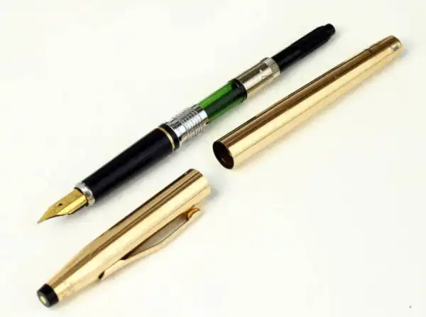 Vintage cross century fountain pen - 14K gold filled barrel and 18K solid gold M nib - Clean - Image 2