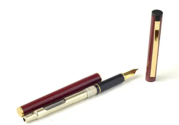 Vintage sheaffer TRZ 70 slim fountain pen with 22K gold plated M nib - Clean - Image 2