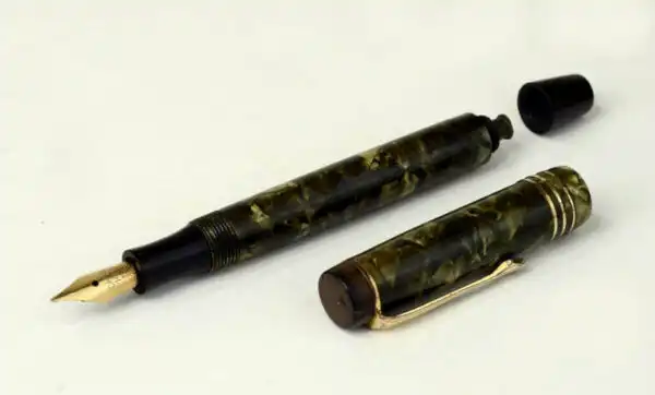Antique camel marbled button filler fountain - 14K solid gold M nib  - used - Image 2