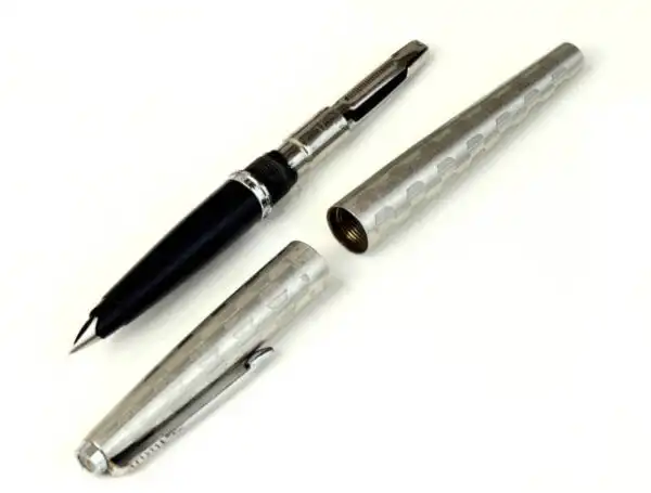 Vintage parker 45 harlequin shield pattern flighter fountain pen with M nib -  rare - Image 2