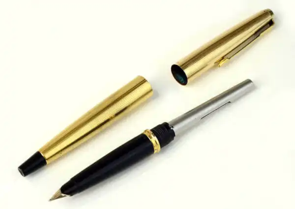 Parker 45 insignia gold rolled barrel fountain pen 14Karat solid gold F nib - Clean - Image 2