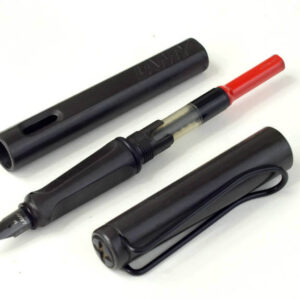 lamy-safari-fountain-pen-M-nib