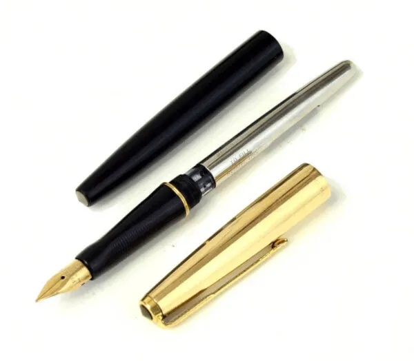 Vintage parker Very Personal black fountain pen with 14K solid gold M nib and gold filled cap - VERY rare - Image 2