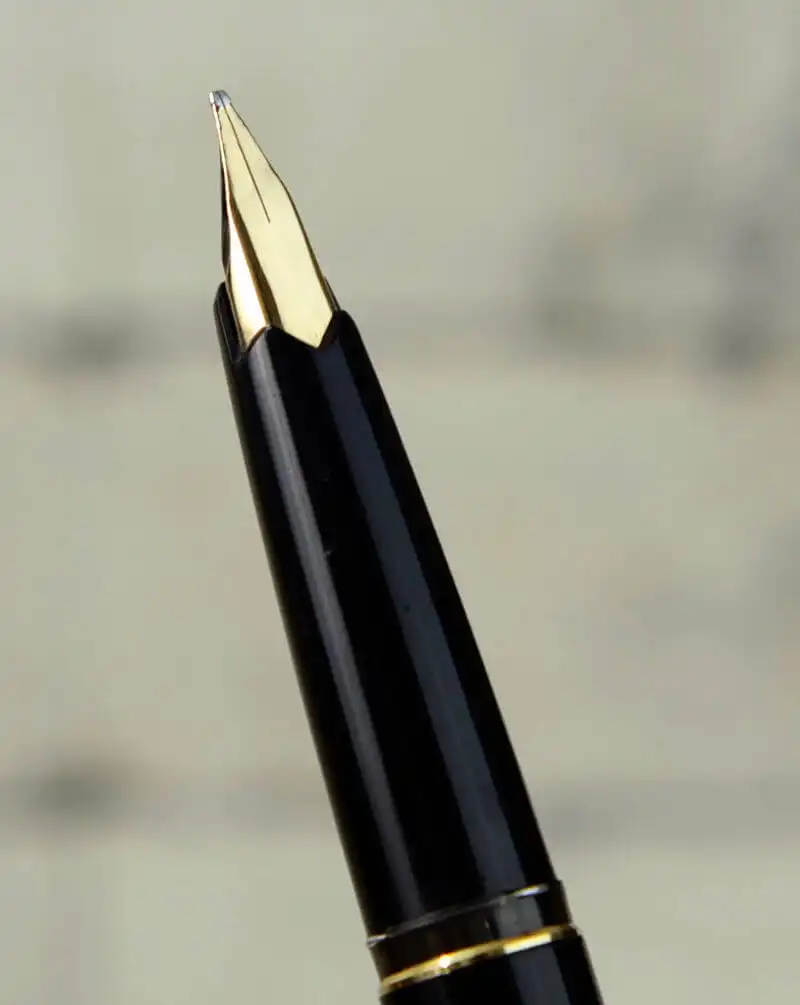 Buy Montblanc 221 black fountain pen with 14K solid gold B stub