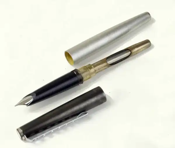 Vintage Montblanc carrera  fountain pen  with semi hooded M nib - Clean - Image 2