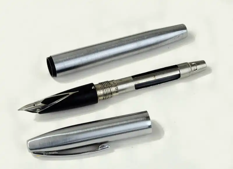 Vintage Sheaffer triumph Imperial fountain pen with inlaid fine nib - Clean - Image 2