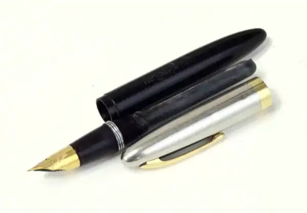 Vintage Sheaffer lifetime 1750 fountain pen with 14K solid gold F nib  - Clean - Image 2