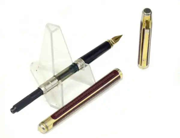 Vintage elysee slim fountain pen 14K 585 gold F  nib - Used - Image 2