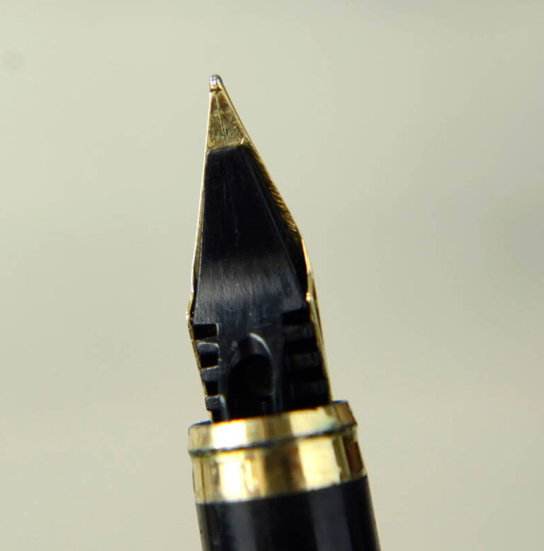 Buy vintage elysee slim barrel fountain pen with 14K 585 F nib online