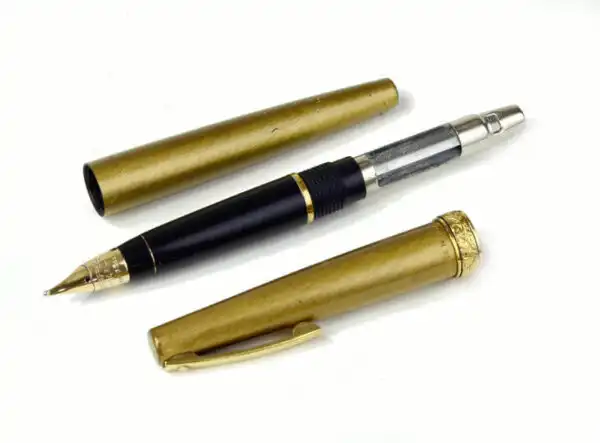 Vintage lady sheaffer 630 matte golden fountain pen 14K solid gold B nib - clean - Image 2