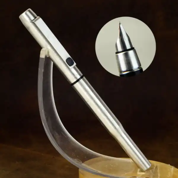 Parker 25 vintage chrome fountain pen with steel Medium nib - Used