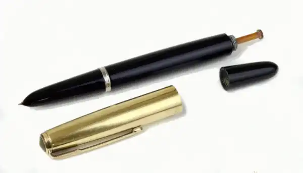 Vintage parker 51 vacumatic black barrel fountain pen  with 14 Karat solid gold F nib - used - Image 2