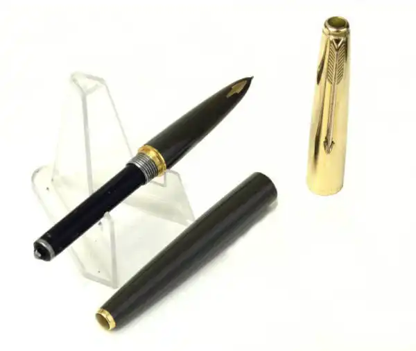 Vintage Parker 61 fountain pen 14K gold filled hairloom rainbow cap 14K Gold M nib - Clean - Image 2