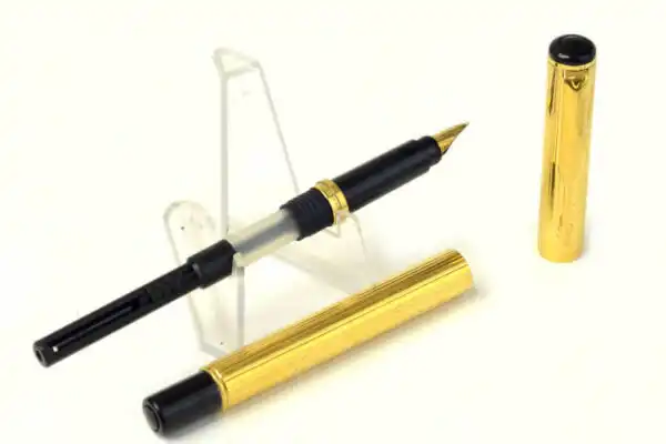 Parker rialto 88 vintage fountain pen  with gold plated M Nib - Used - Image 2