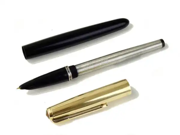 Vintage parker 51 black fountain pen  with 14 Karat solid gold M nib - Used - Image 2