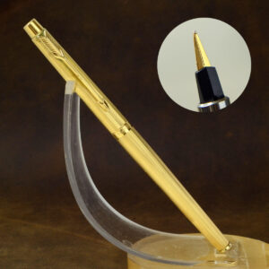 Vintage parker international classic fountain pen slim with plated F nib - Used