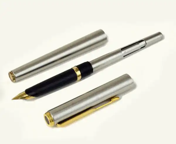 parker 95 arrow flighter chrome fountain pen  with 23K gold plated M nib - Clean - Image 2