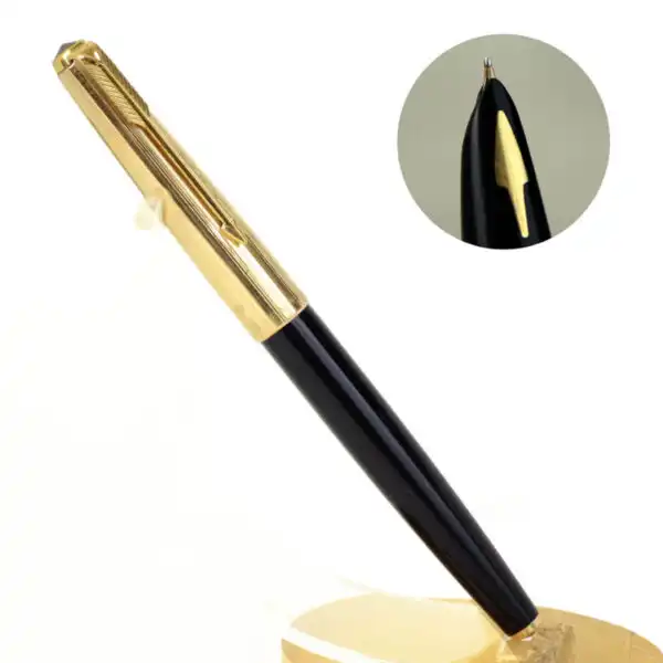 Vintage Parker 61  fountain pen with gold filled cap and 14K Gold M nib - Used