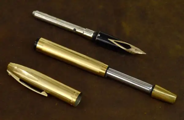 Vintage Sheaffer Imperial triumph touchdown fountain pen with 14K gold F nib - Used - Image 2