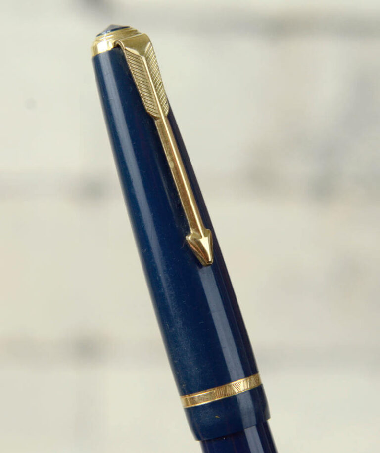 Vintage Parker slimfold navy fountain pen with 14C solid gold M nib
