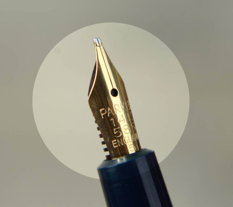 Vintage Parker slimfold navy fountain pen with 14C solid gold M nib