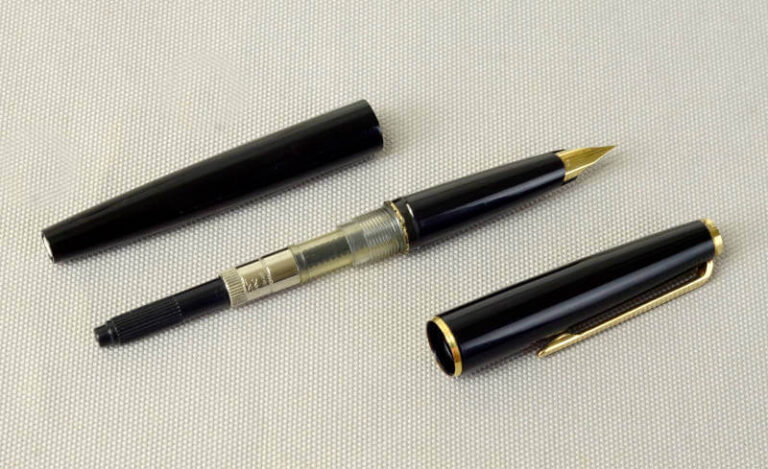 Buy Montblanc 320 fountain pen with 14K solid gold fine nib online