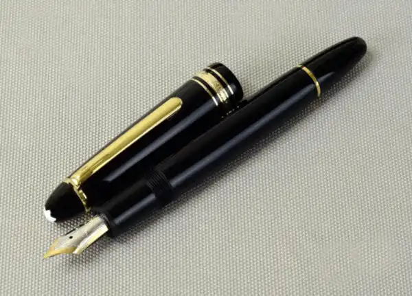 Montblanc Meisterstück 146 Piston Filler fountain pen 14K solid Gold M nib  - Near Mint - Image 2