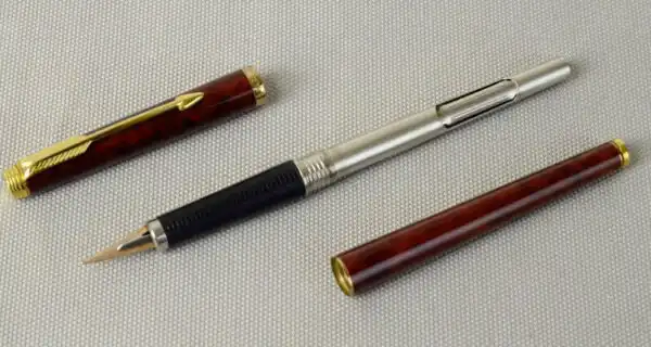 Vintage parker 180 fountain pen with red lacquer barrel 14K XF and M dual nib - Used - Image 2