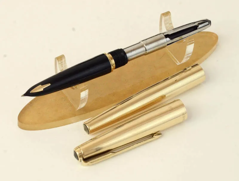 Vintage Parker 61 gold filled barrel fountain pen with 14K Gold F nib - Used - Image 2