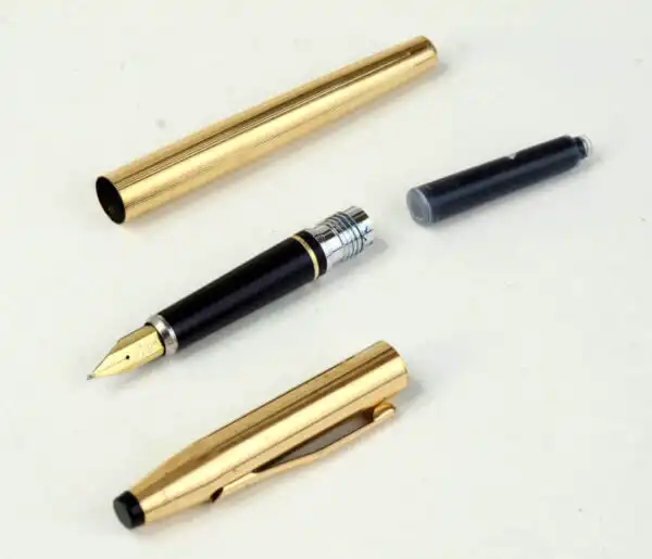 Vintage cross century fountain pen - 14K gold filled barrel and 14K solid gold M nib - Used - Image 2