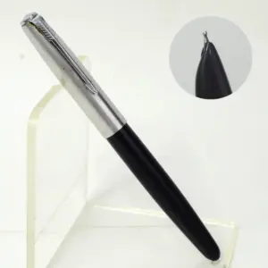 Vintage parker 21 black fountain pen with steel Medium nib - used