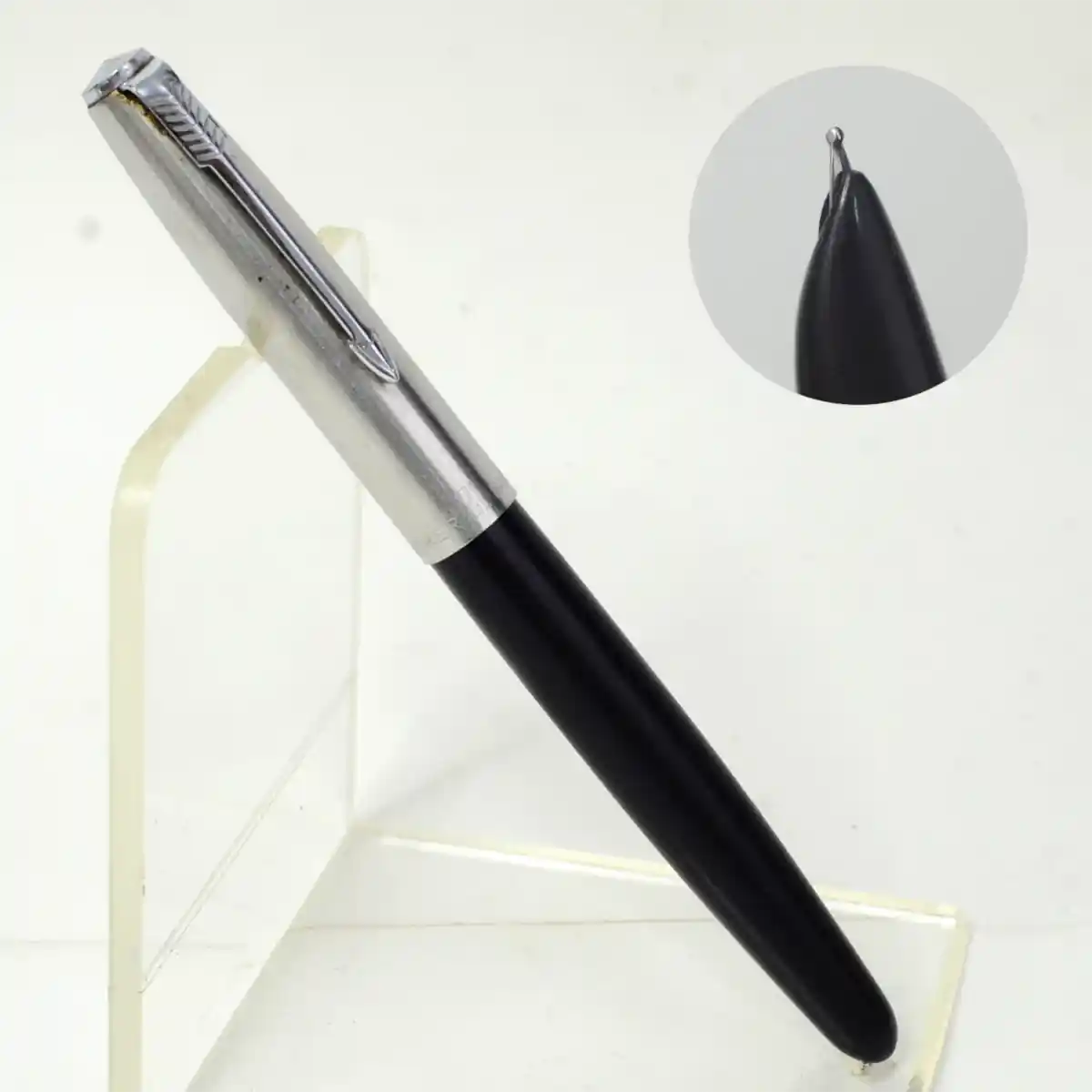 Vintage parker 21 black fountain pen with steel Medium nib - used
