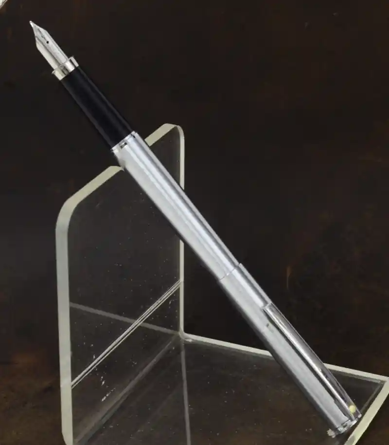 sheaffer TRZ 40 fountain pen. Medium nib