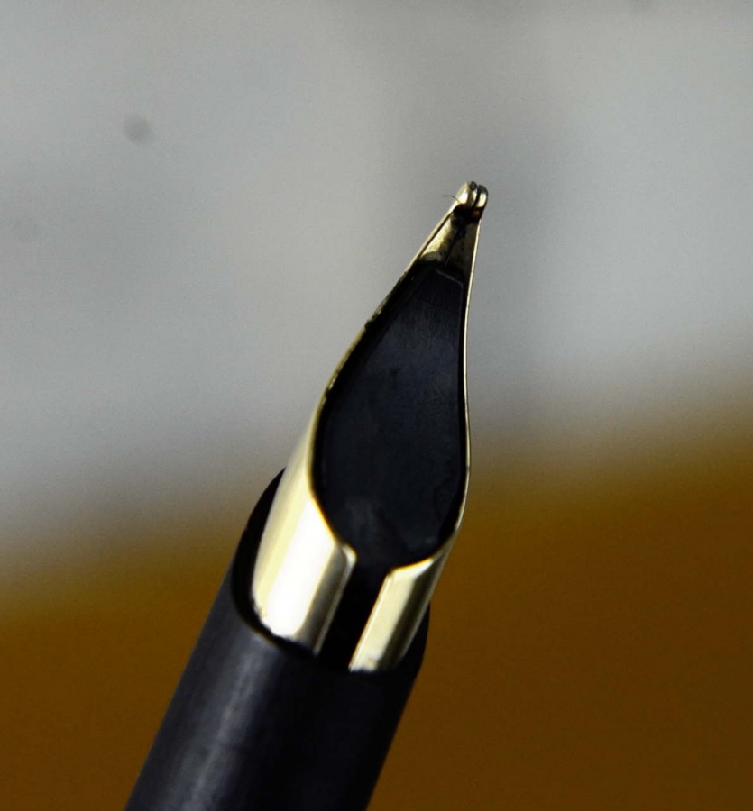 Parker Arrow Flighter Fountain Pen 23karat Gold Plated Nib - Buy Online 